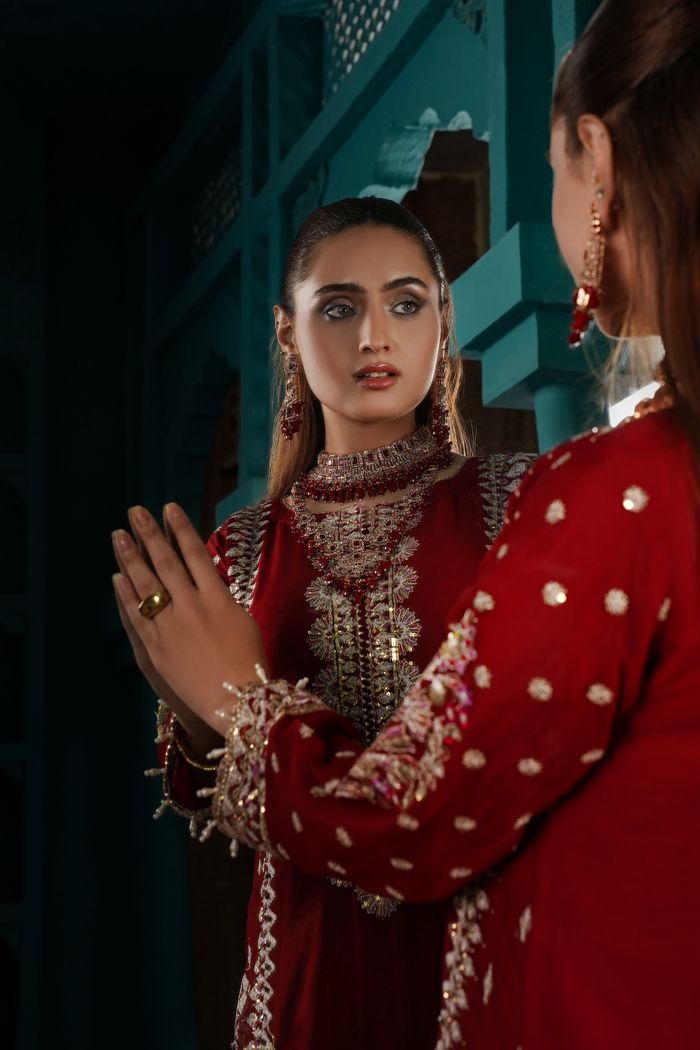 services-01 Stunning portrait of a woman in traditional bridal attire reflecting in a mirror.